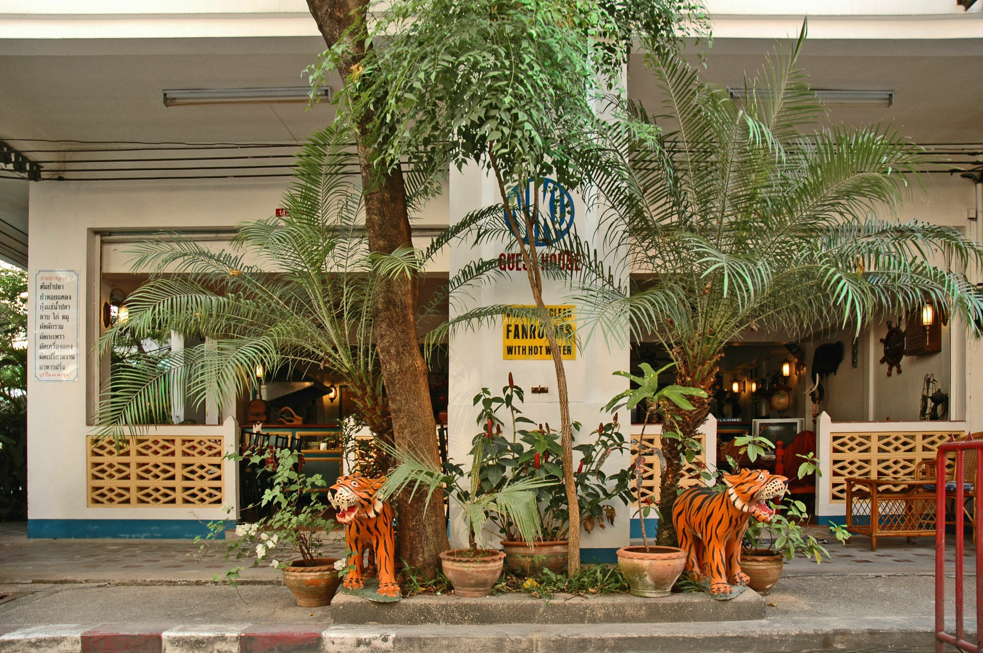 Niku Guesthouse Patong Eksteriør bilde